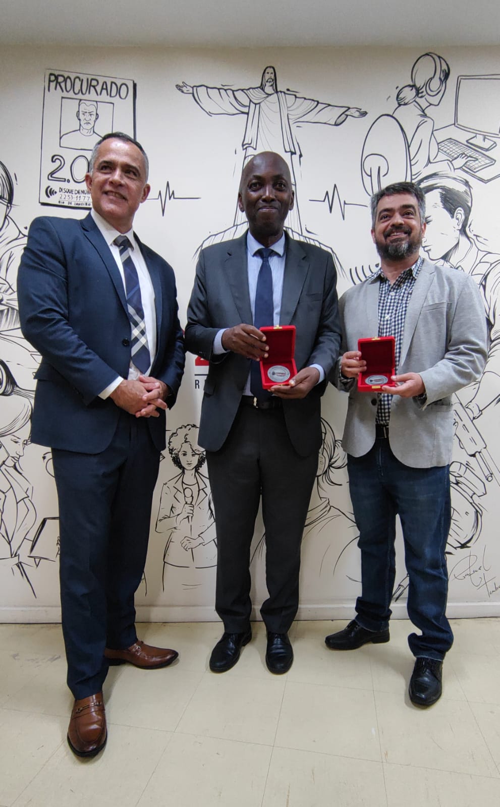 Disque Denúncia recebe ministro da Justiça do Gabão, com comitiva e agentes da Interpol, e se consolida como referência internacional